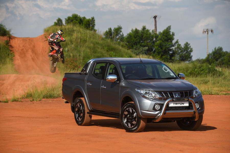  Mitsubishi Triton Double Cab 2017 года  (ZA) (фото 19 из 30)